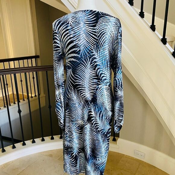 lily Blue Palm Print 3/4 Length Dress - Picture 5 of 16